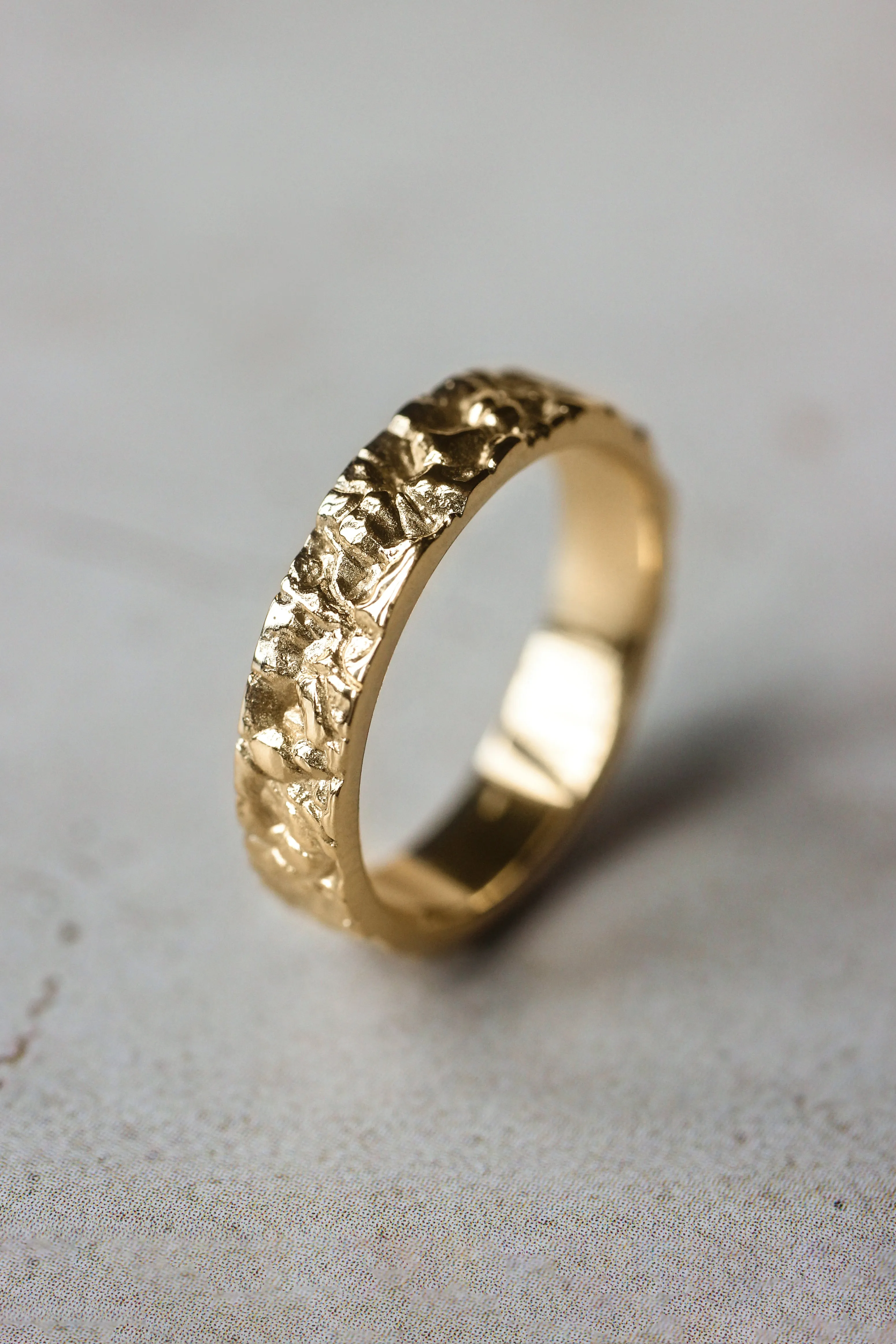 Rock textured ring, 4 mm wedding band