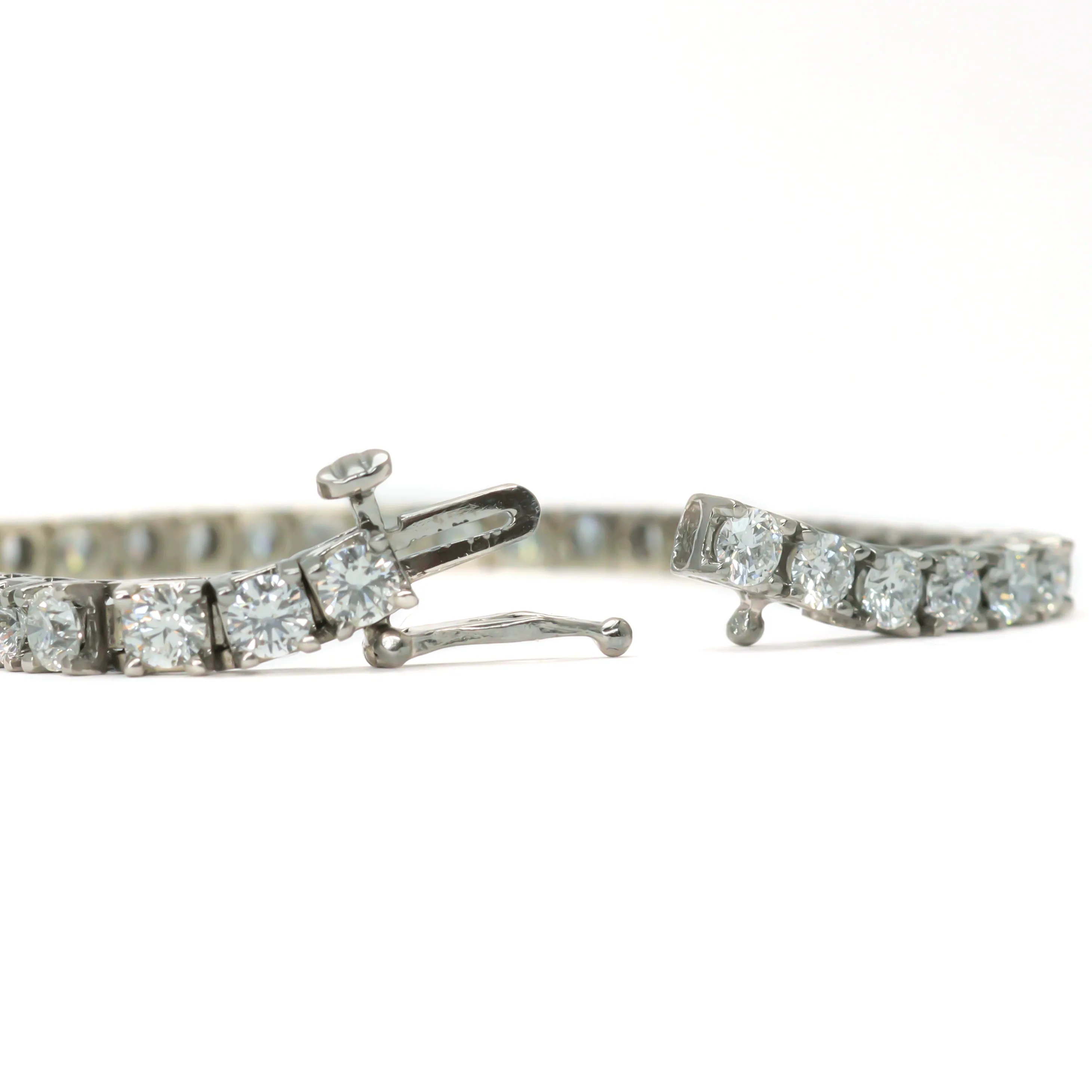 Vintage White Gold Diamond Line Bracelet - 7 carats